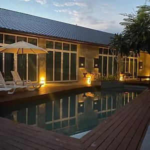 Arch Cenang Otel